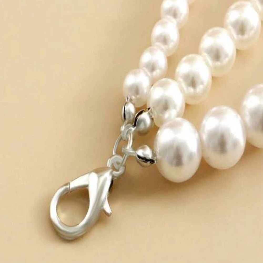 Silver and Pearl Shoe Charm Set with Quilted Floral Pouch - Picture 4 of 10